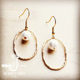 Load image into Gallery viewer, Matte Gold Hoop Earring With Freshwater Pearl Dangle